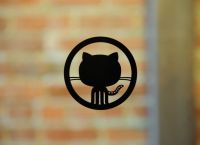安全第一：GitHub要求所有贡献代码的用户在2023年底前启用双因素认证